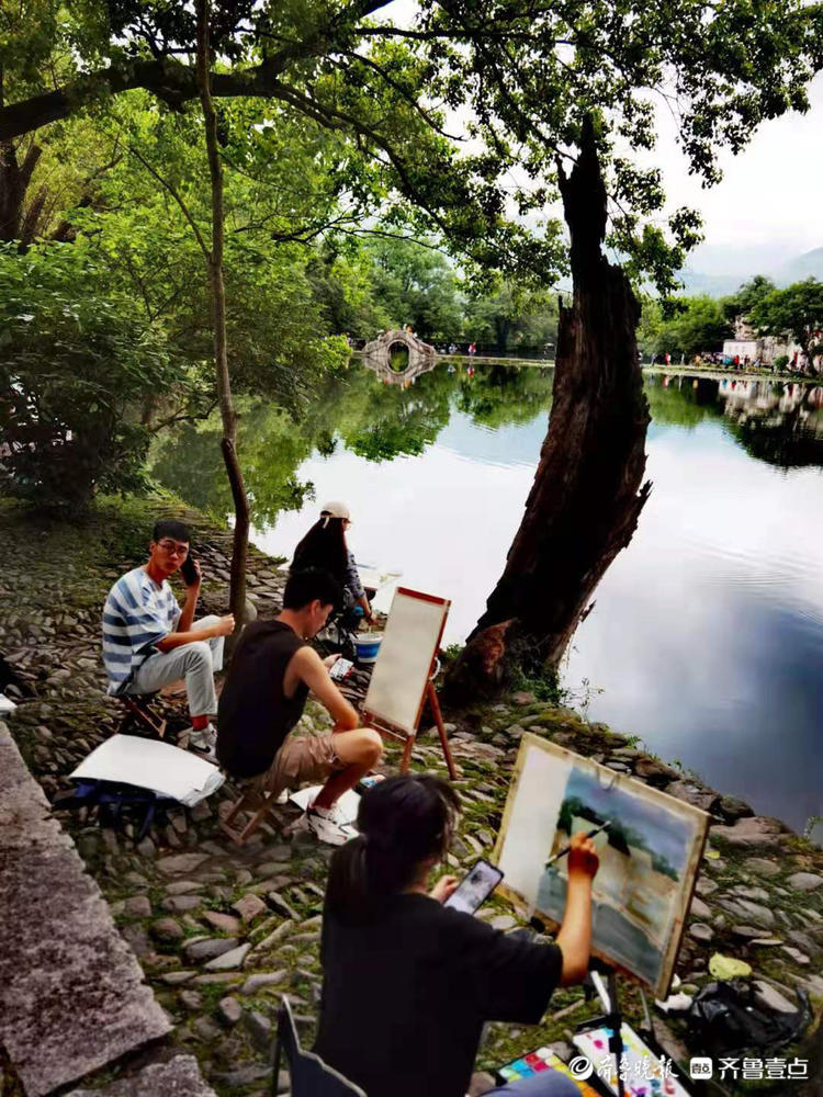 在宏村写生基地,写生的学生真不少