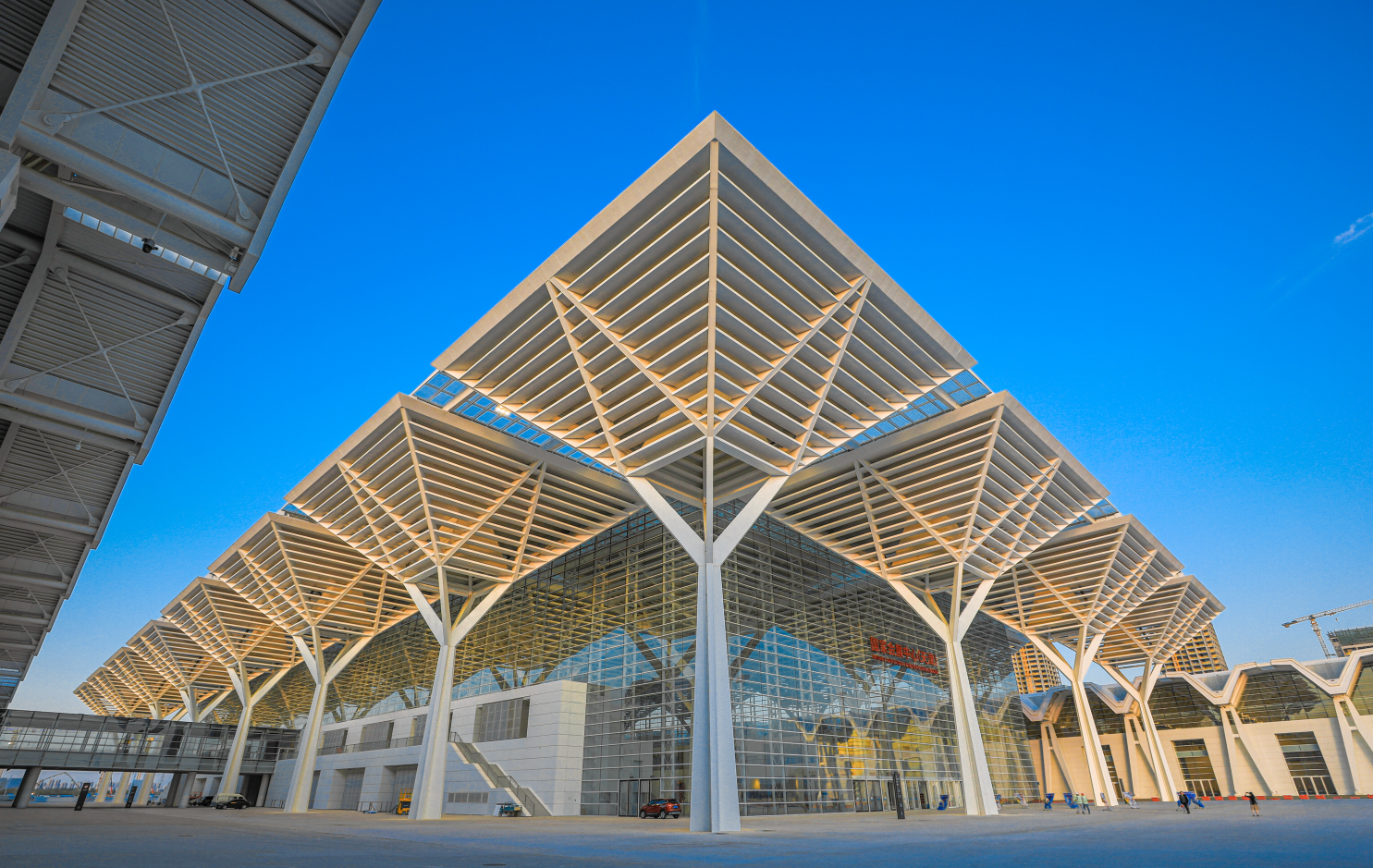 "国家会展中心(天津)将为京津冀城市群提供大型国际会展场所,使环渤海