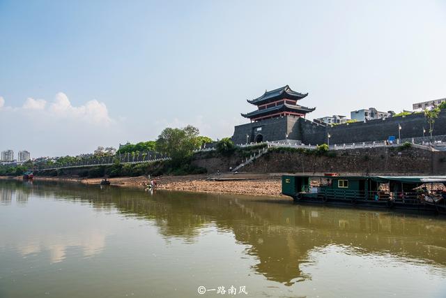 只能行人不能通车,看起来普通却不拆除|江西省|赣州市_新浪新闻