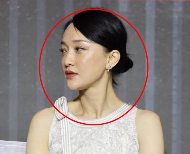 周迅出席活动被曝生图失去五级精修待遇后终于看出她46岁了