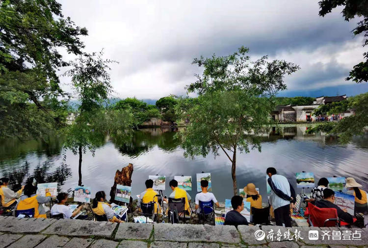 在宏村写生基地,写生的学生真不少