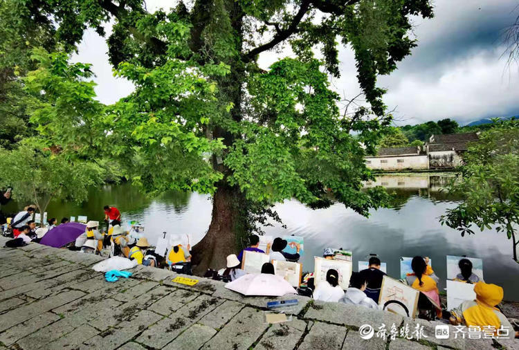 在宏村写生基地,写生的学生真不少