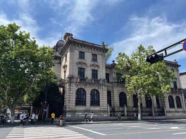 半小时内三对新人接连来这拍婚纱照，这个网红打卡点其实老杭州很熟悉休闲区蓝鸢梦想 - Www.slyday.coM