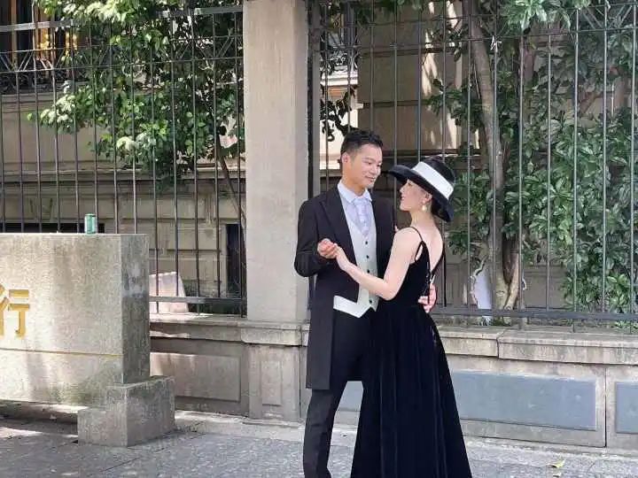 半小时内三对新人接连来这拍婚纱照，这个网红打卡点其实老杭州很熟悉休闲区蓝鸢梦想 - Www.slyday.coM