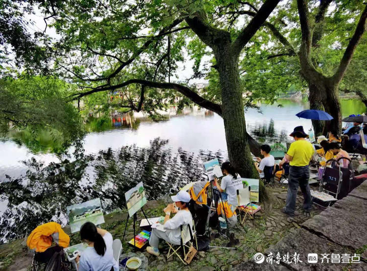 在宏村写生基地,写生的学生真不少