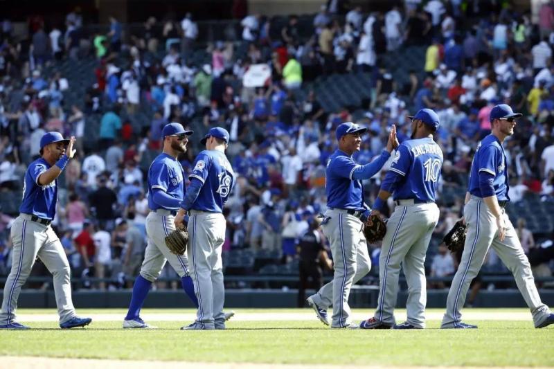 根据美职棒的规定,这些疫苗普及率达到85%的球队可以在球员替补席等