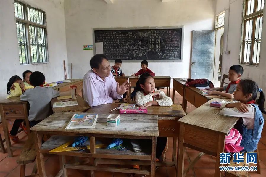 打工新鲜事一个人的学校这位90后女老师坚守了14年