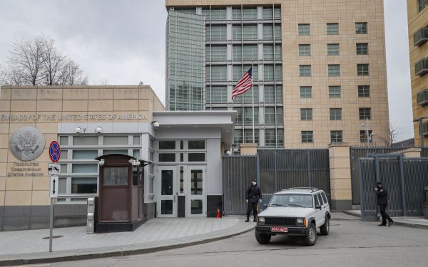 俄驻美大使：美国拖延治理俄100名外交人员签证