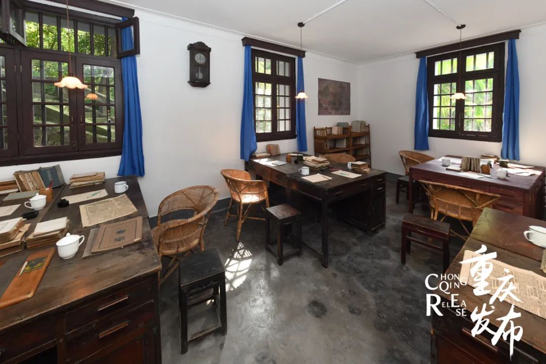 是1939年秋至1946年5月中共中央南方局和八路军驻重庆办事处办公地