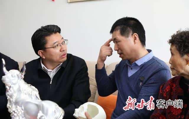 “英雄团长”祁发宝再次公开亮相：身着军装风采依旧，头上伤痕明显休闲区蓝鸢梦想 - Www.slyday.coM