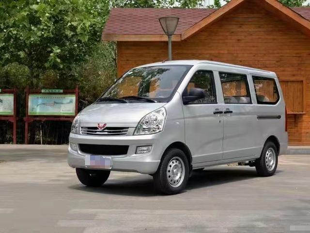 售4.07万元起 五菱荣光多款车型上市 致富创业的首选