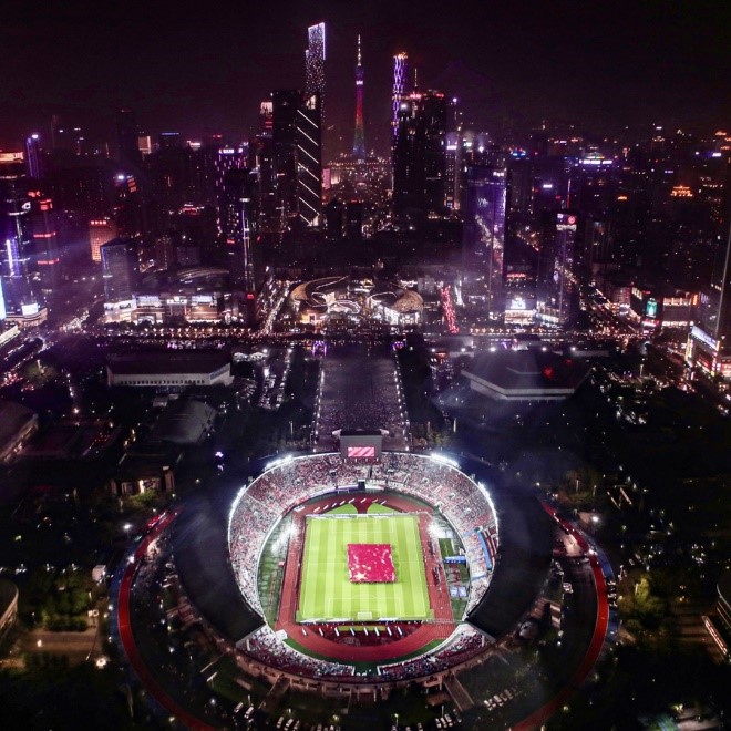 巨幅国旗亮相广州　3万名球迷合唱《我和我的祖国》休闲区蓝鸢梦想 - Www.slyday.coM