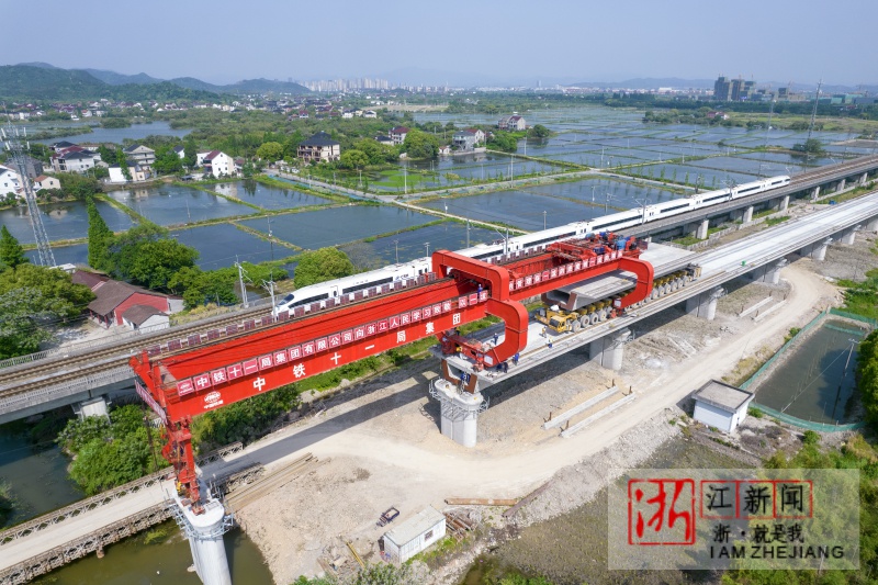 德清湖杭铁路五一假期架梁忙