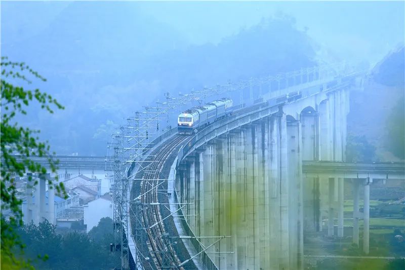 坐着火车去仙居磐安金台铁路近期将开通运营