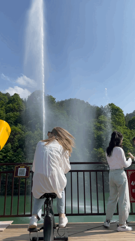 玻璃滑道悬崖秋千水上威亚永康这个新景区火了