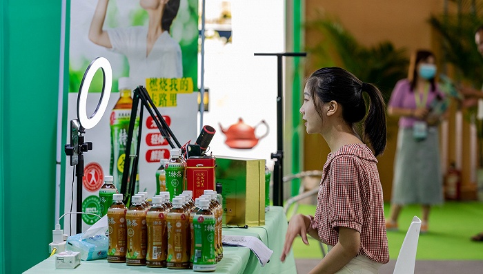 薇娅道歉、网红卖山寨机被锤……“假货”屡禁不止，大主播为何屡屡翻车？