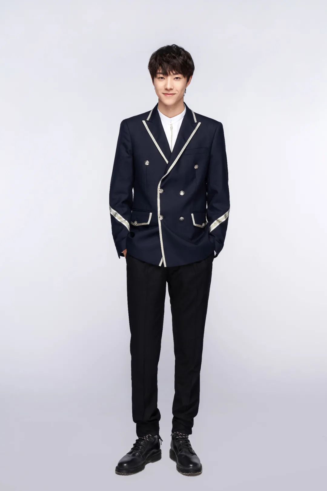 张欣尧《创造营2021》学员制服照加上初舞台首次露面就受到打击,进入c