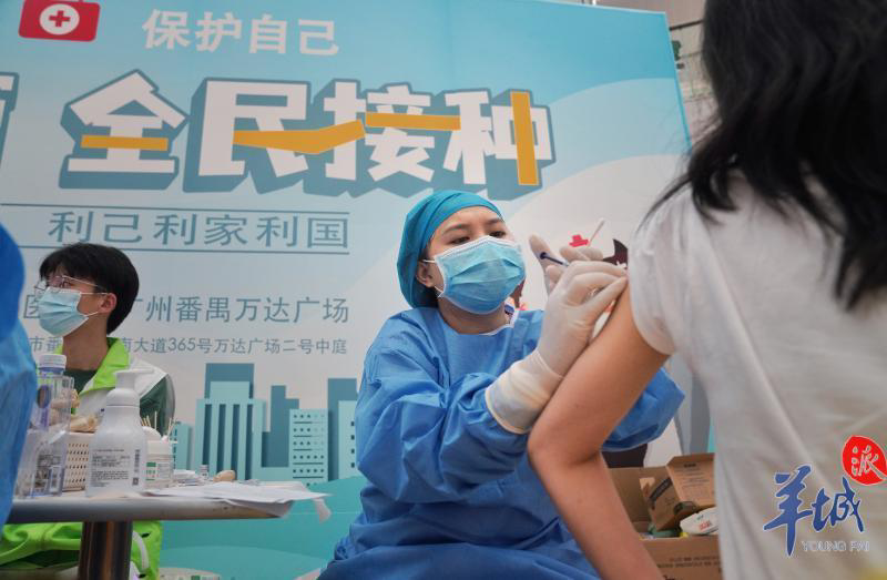 视频图集同心抗疫疫苗接种医护人员收到市民赠花