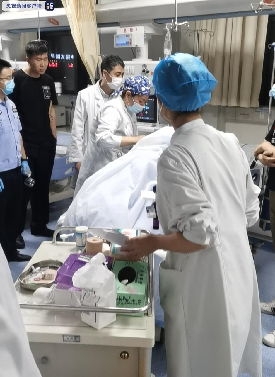 已抓获！南京一男子驾车撞人并持刀捅人，警方通报→休闲区蓝鸢梦想 - Www.slyday.coM