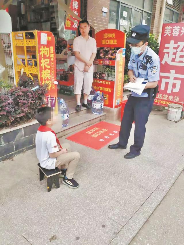 孩子多次负气逃学家长直发愁 民警变身“育儿导师”耐心劝导