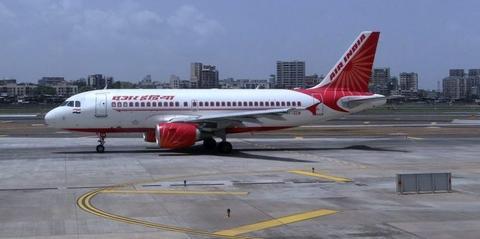 印度疫情重挫航空业印航执飞孟买至迪拜航班上仅有1名乘客 孟买 迪拜 印度 新浪新闻