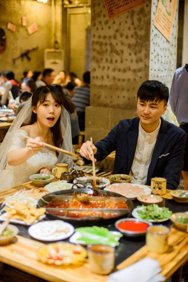 百姓故事丨重庆小伙要请10000人吃饭:治愈别人 自愈自己