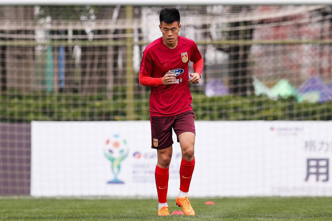 官方:国足补充征调亚泰前锋谭龙,顶替费南多赴迪拜参加40强赛