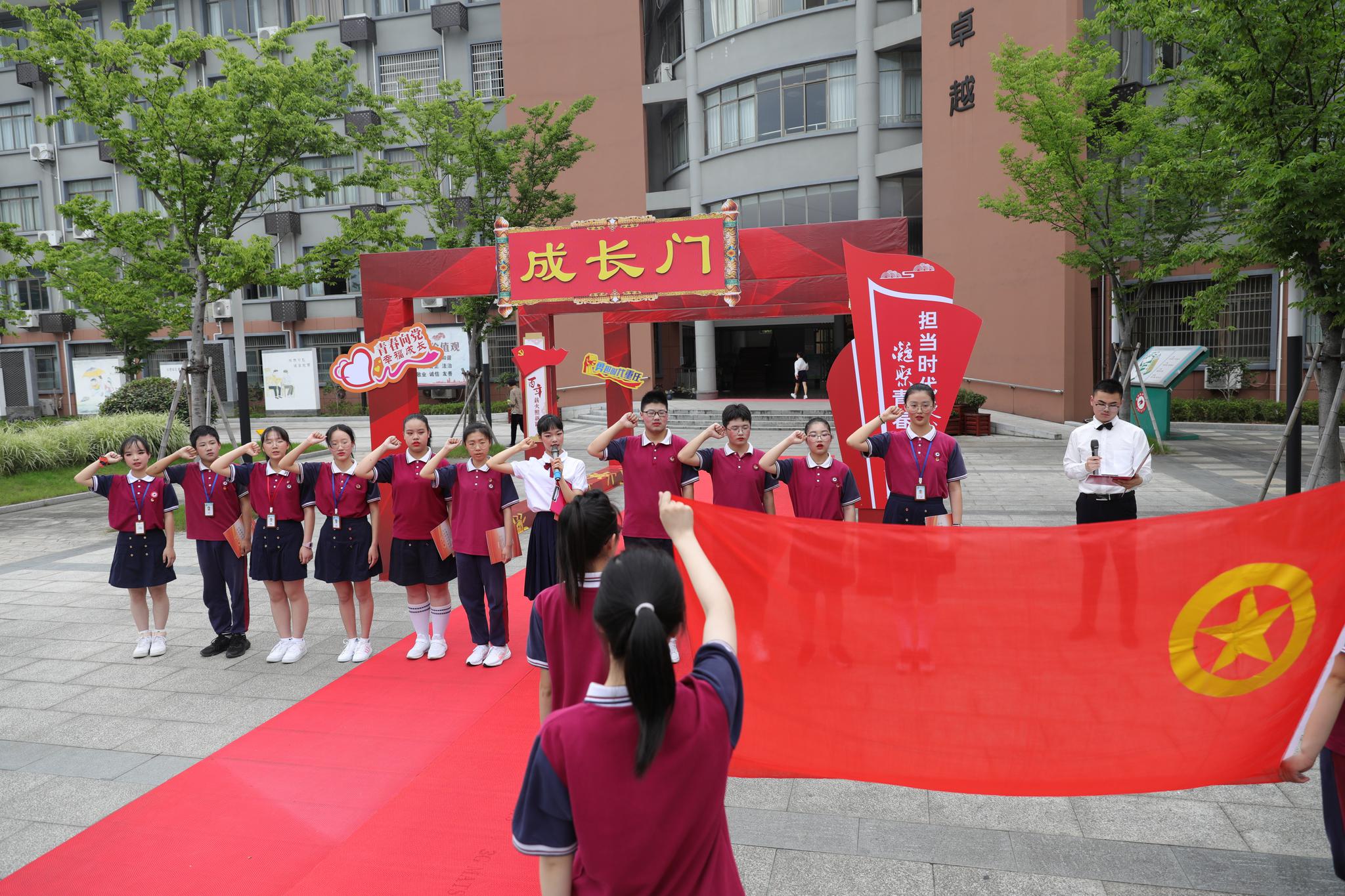 青春如火 美食如林 百官中学举行十四岁集体生日活动
