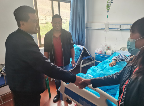 图为边坝县人民医院（妇幼保健院）第一例远程诊疗患者成功获救