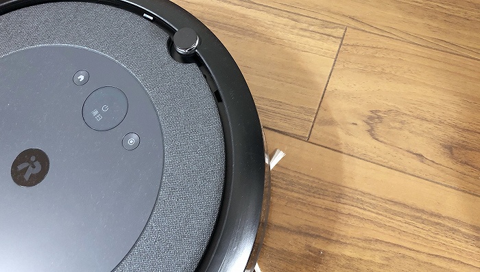 iRobot Roomba i4+扫地机器人体验：颜值提升，自动倒垃圾成亮点
