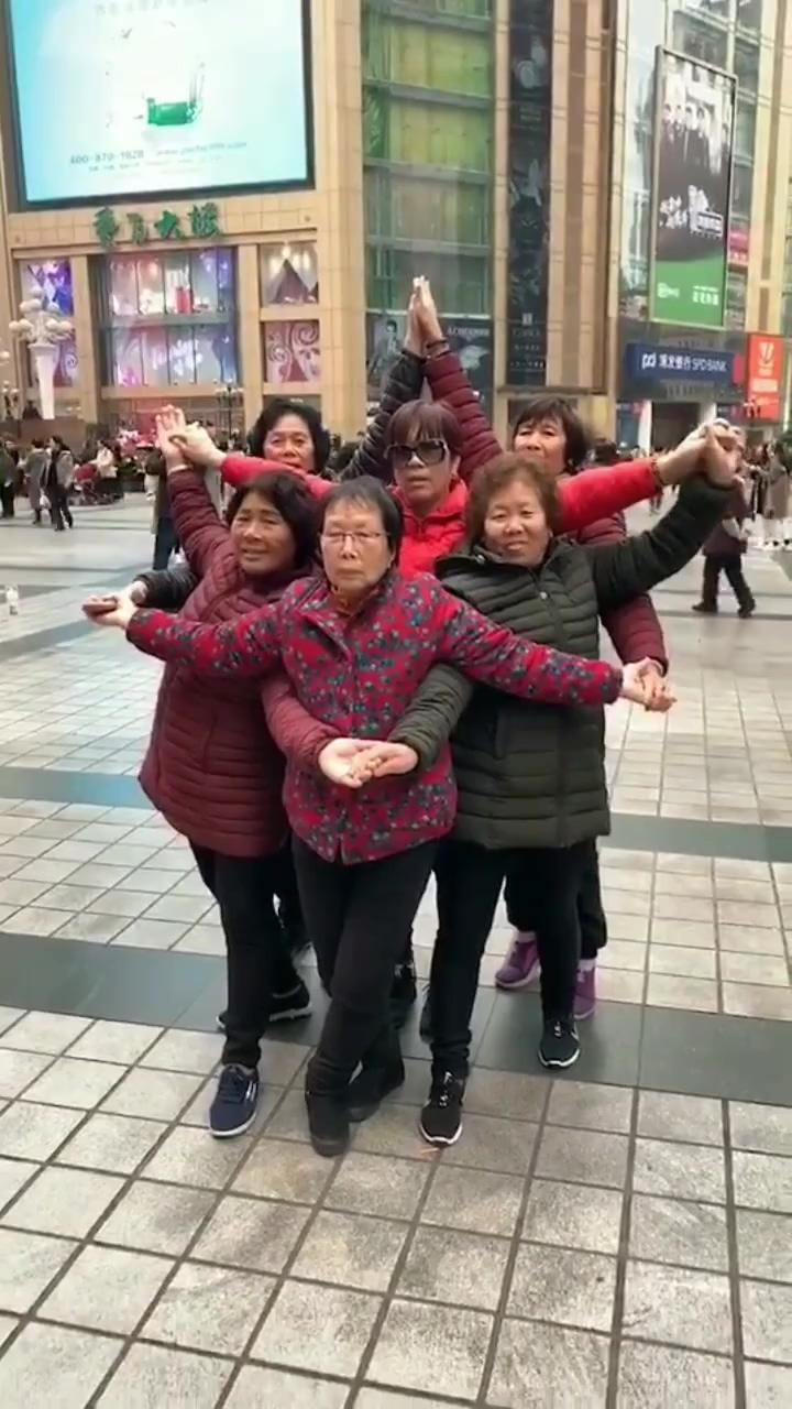 吃垮游轮抄底黄金华尔街噩梦韭菜王者中国大妈为何魔幻