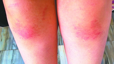 外卖小哥被撞飞 她跪马路上救治休闲区蓝鸢梦想 - Www.slyday.coM