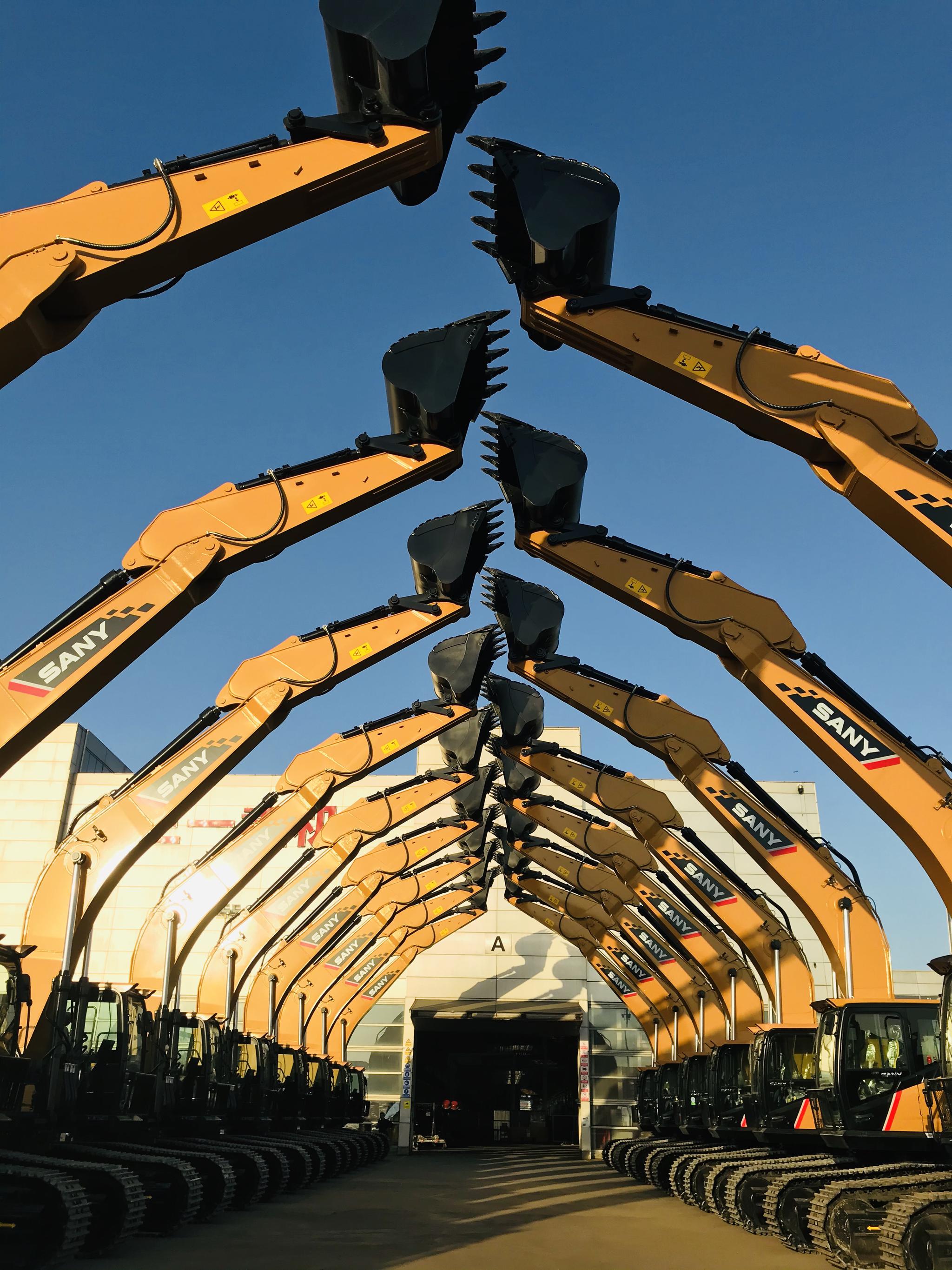 三一挖掘机摘得全球销量桂冠推出智能新款产品