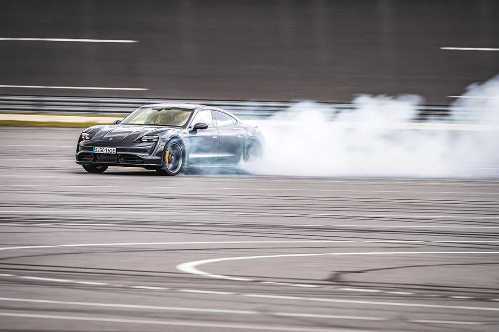 如果没有漂移,生活将失去色彩-新浪汽车