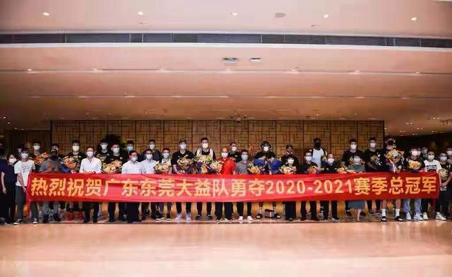 广东夺冠荣登新闻联播任骏飞独家镜头杜锋高举奖杯乐开花