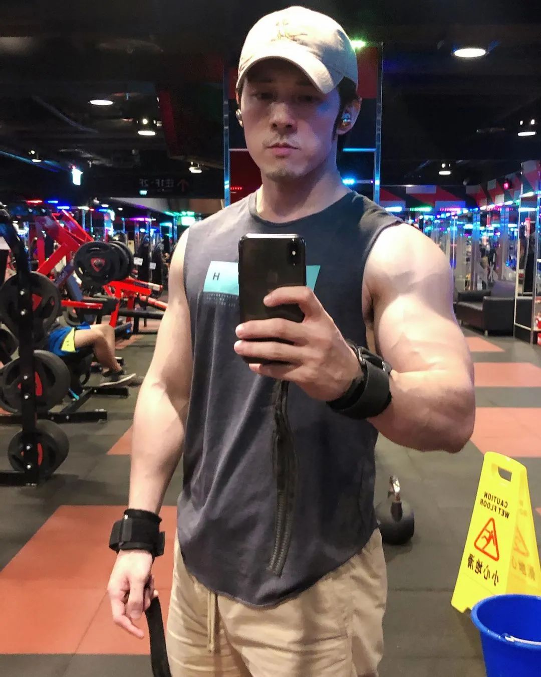 39岁张杰近照曝光体脂低至8这肌肉是认真的吗