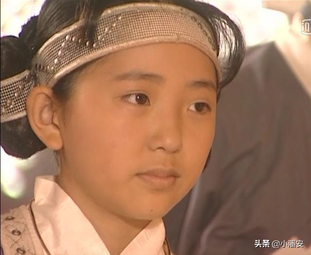 龙小云还是个孩子林仙儿吃了亏从房间出来才明白他不是孩子