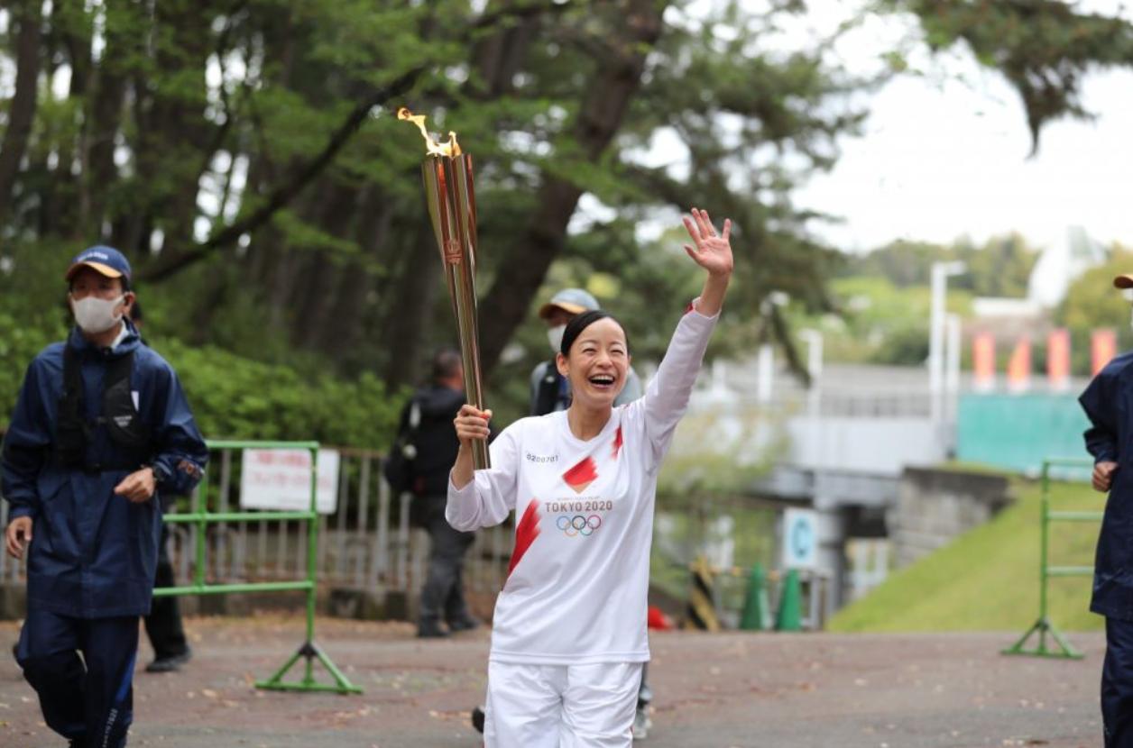 为防止疫情传播，东京奥运火炬在冲绳闭门传递
