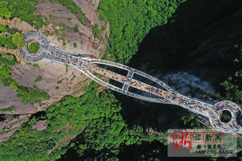 仙居:游客乐享假日时光|仙居|游客|神仙居景区_新浪新闻