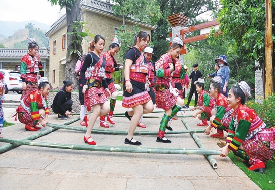新平县戛洒镇:在"花腰田间"感受生活如诗如画