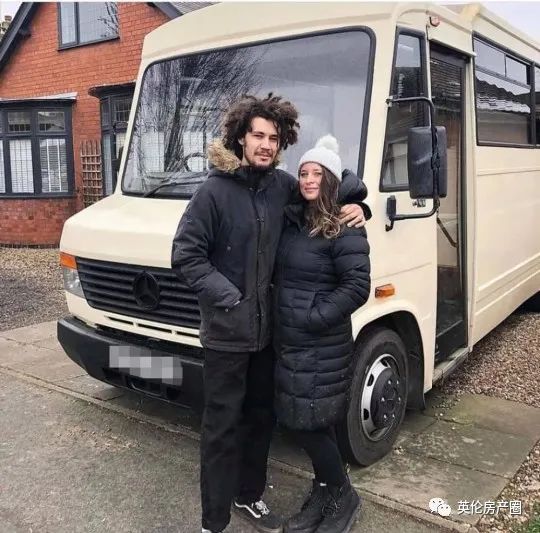 英国夫妻把小公交改造成一家五口住的房车，还计划解封后全家游非洲！休闲区蓝鸢梦想 - Www.slyday.coM