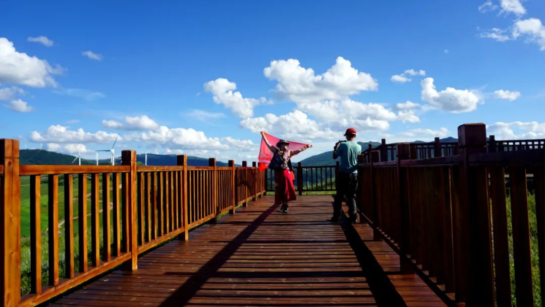 山下兰芽短浸溪,松间沙路净无泥,潇潇暮雨子规啼.