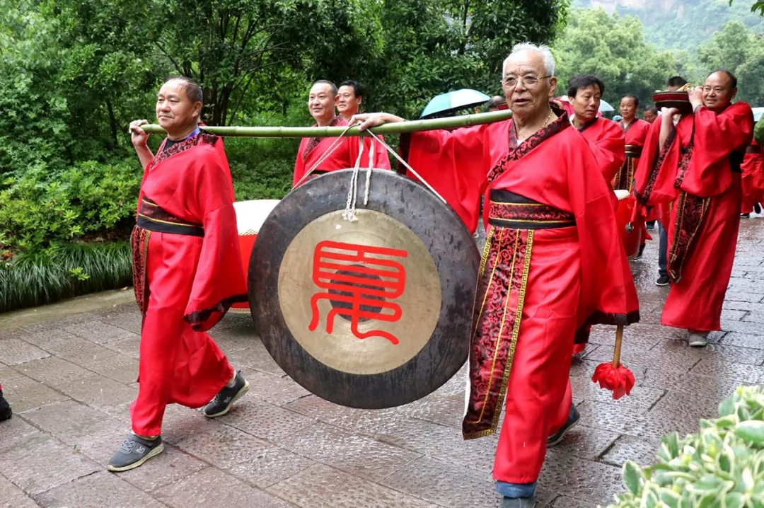 红色举行迎夏仪式帝王都要率文武百官到京城南郊每逢立夏这一天在古代