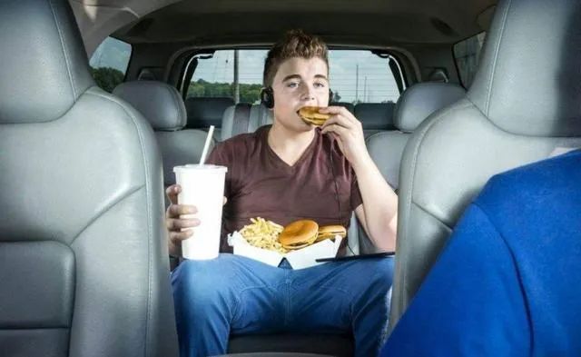 乘车也有"潜规则",哪怕与车主再铁,这六件事一定不要做!