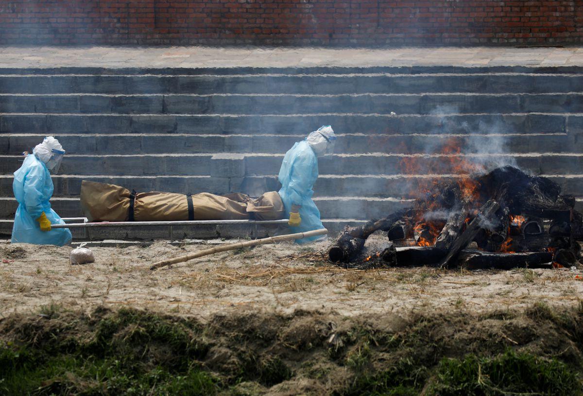 尼泊尔疫情持续加重:单日新增连创纪录,22地医院超负荷,珠峰大本营