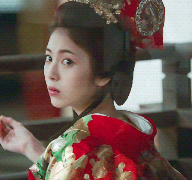 另一部应该是日本古装剧《大奥·最终章》,竹姫造型奠定了她昭和式静