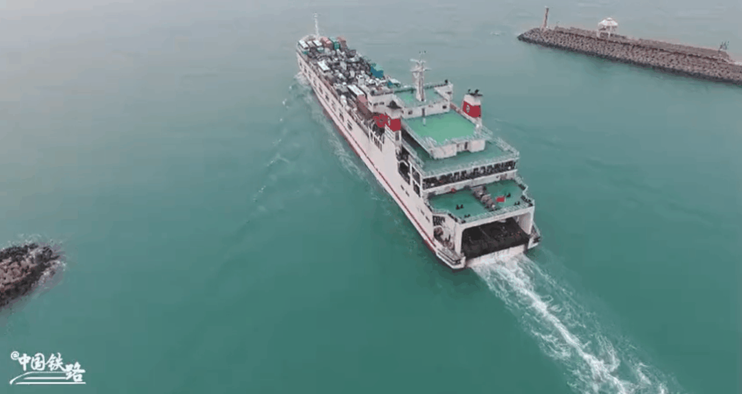 经过大约一个多小时便能抵达海南海口市,而火车下船操作与上船时基本