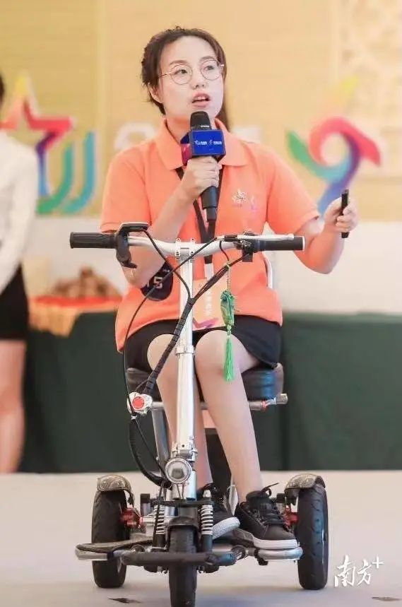 党支部书记,主任张莹莹关爱事业发展中心深圳市雨燕残疾人她就是解决