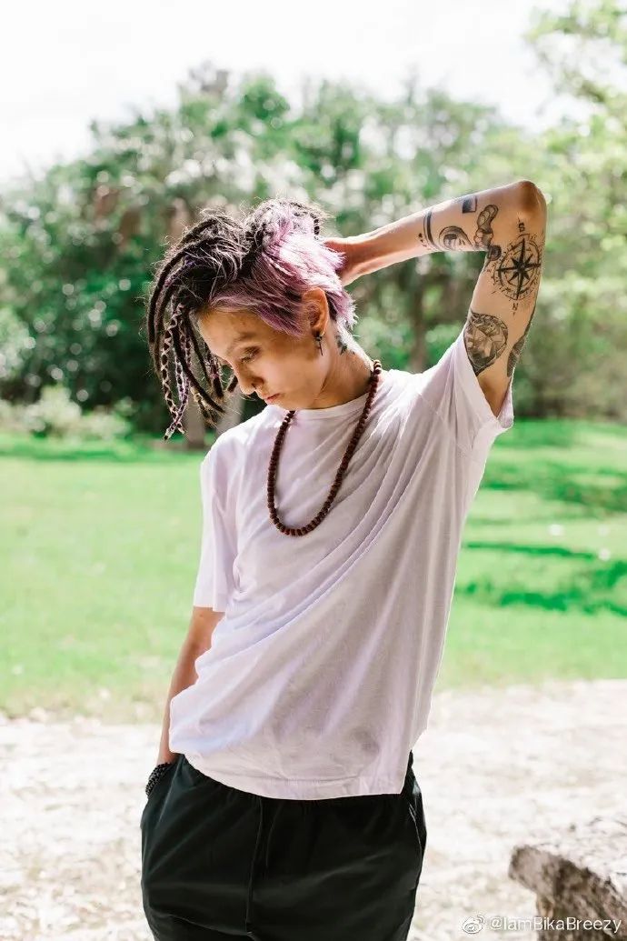 我们签了哈萨克斯坦最酷的女孩她退役于女足国家队