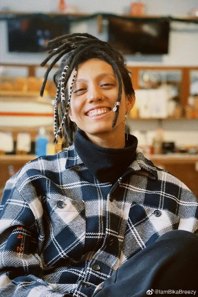 我们签了哈萨克斯坦最酷的女孩她退役于女足国家队